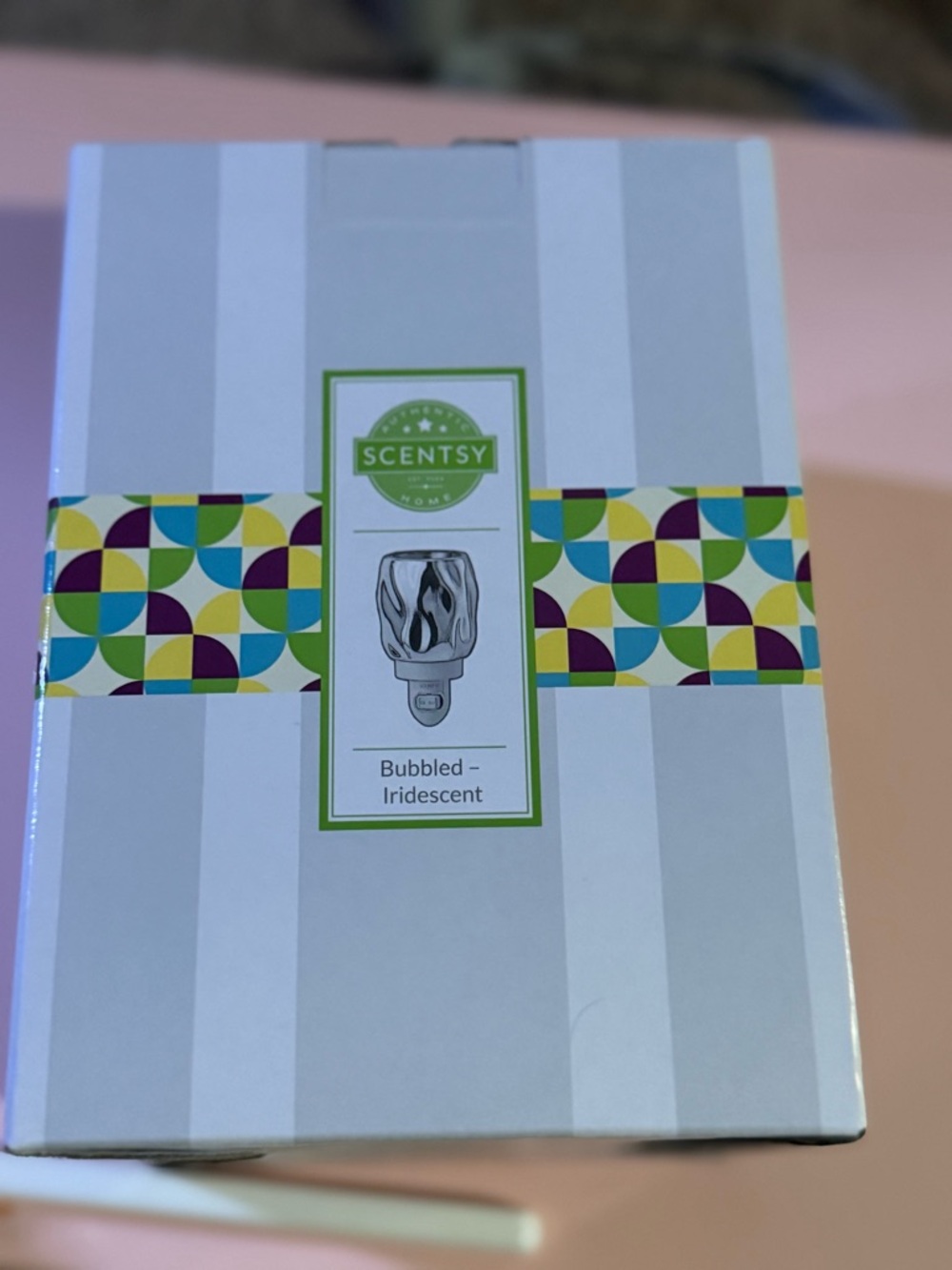 Scentsy Iridescent Bubbled Plug-In Warmer - White